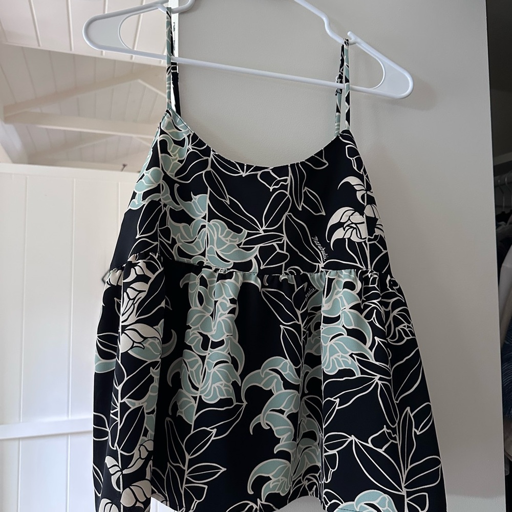 Manuheali'i spaghetti strap top🩵🖤 size M